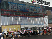 展館入口處設立藥源網(wǎng)巨型廣告牌